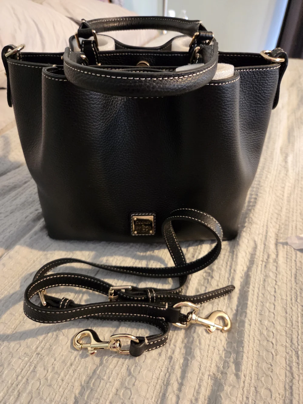 EUC Dooney & Bourke Black Lucca Leather Barlow Bag